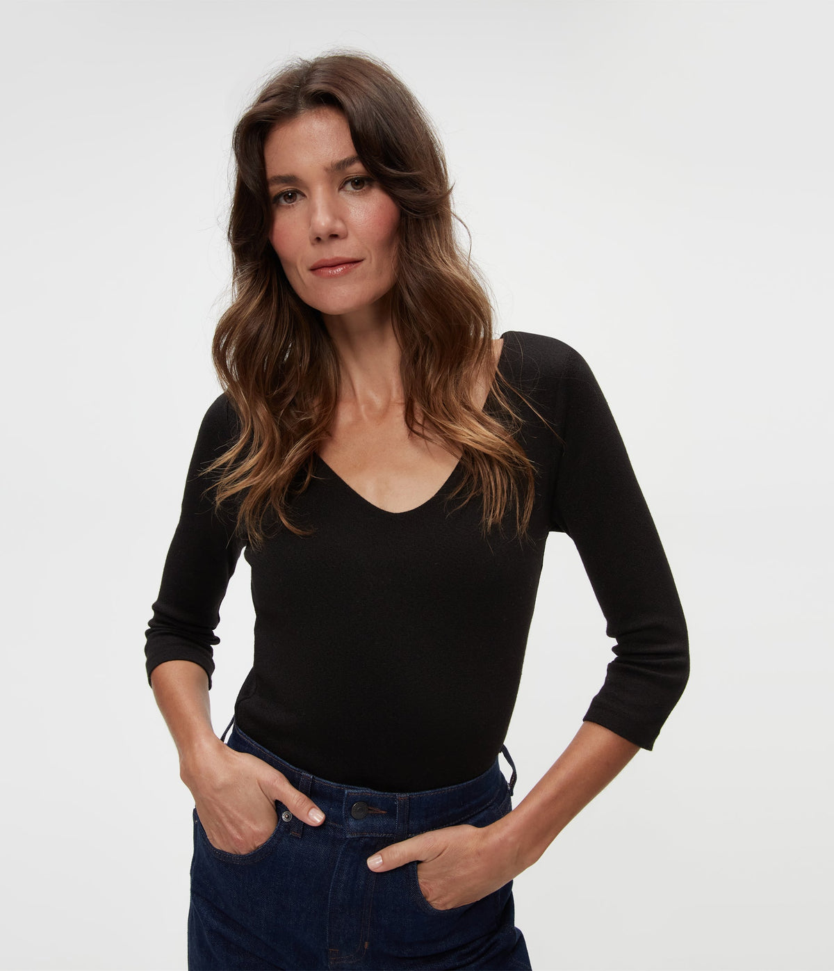 ANGELINA SHINE VNECK TEE