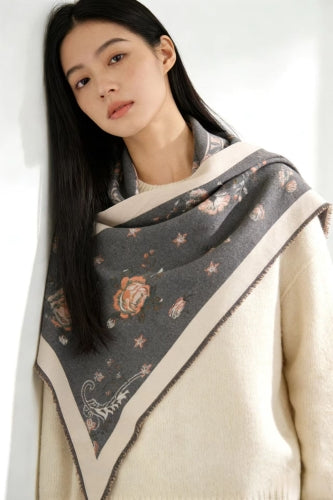 TRIANGLE SCARF