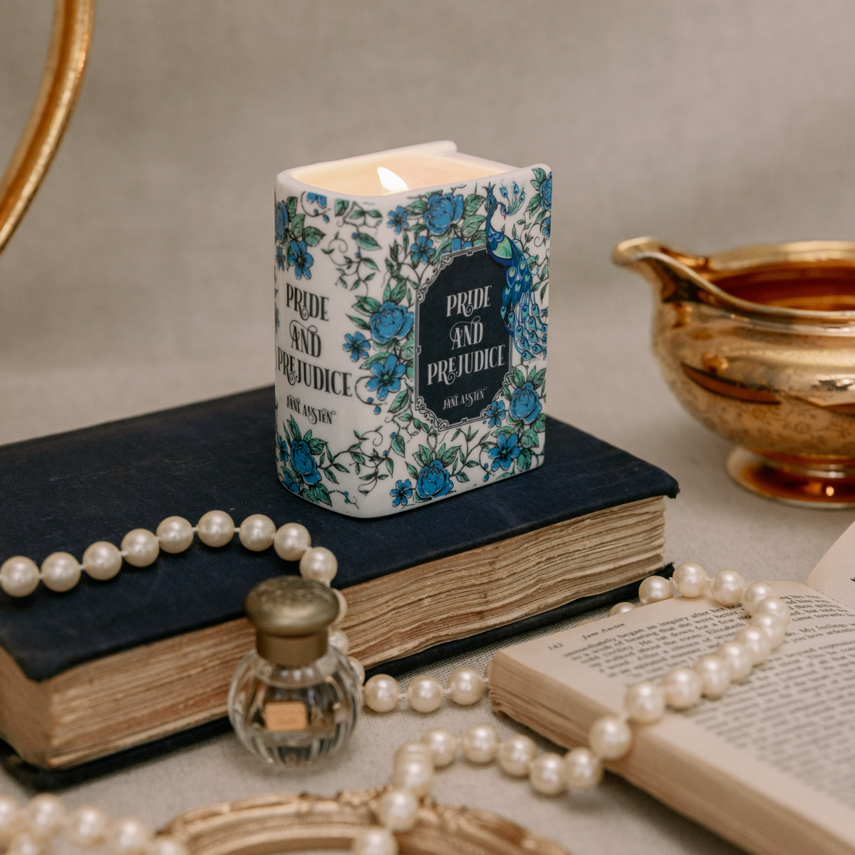 BOOK CANDLE PRIDE & PREJUDICE