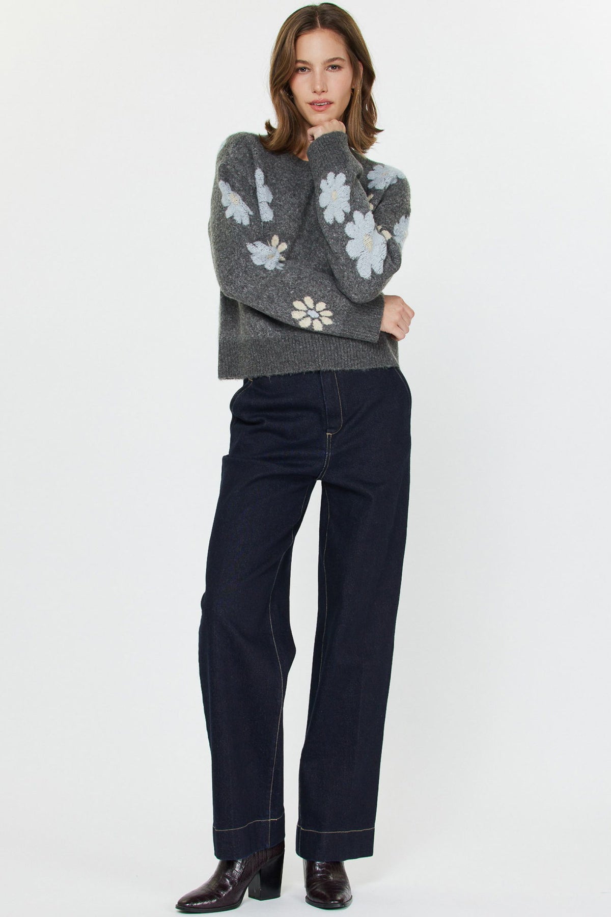 FLOWER MOTIF SWEATER