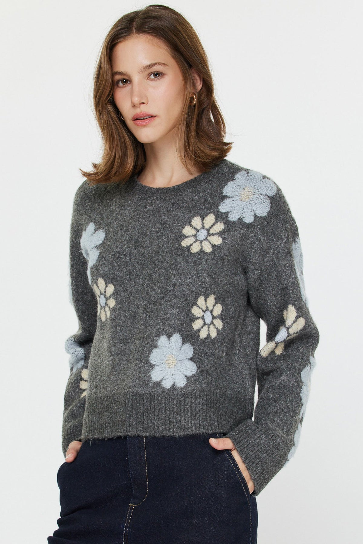 FLOWER MOTIF SWEATER