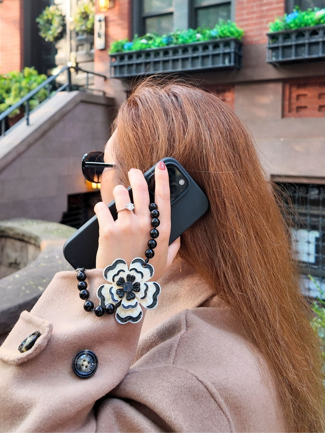 DIANTHUS BRACELET PHONE CHAIN