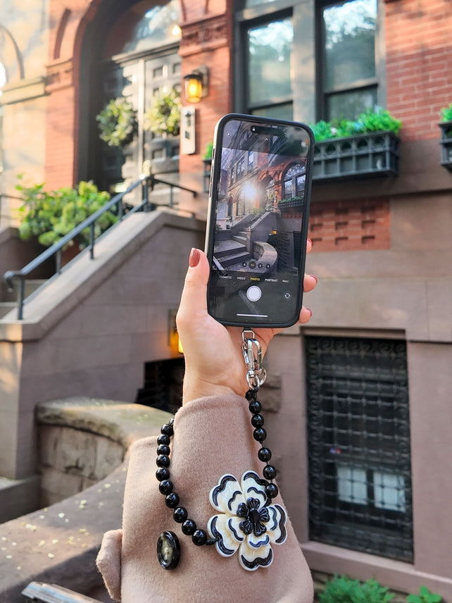 DIANTHUS BRACELET PHONE CHAIN