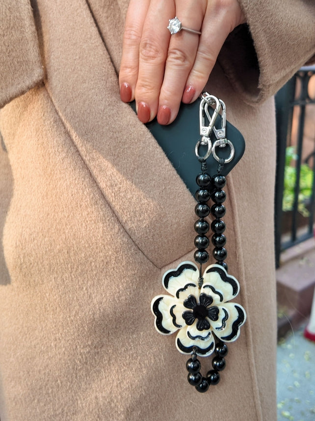 DIANTHUS BRACELET PHONE CHAIN