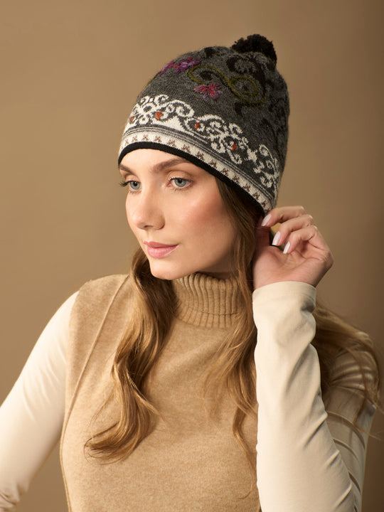 EMBROIDERED HAT