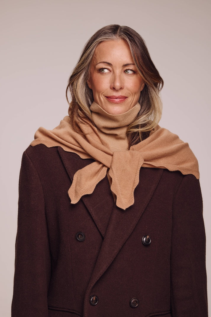 SCALLOP KNIT TRIANGLE