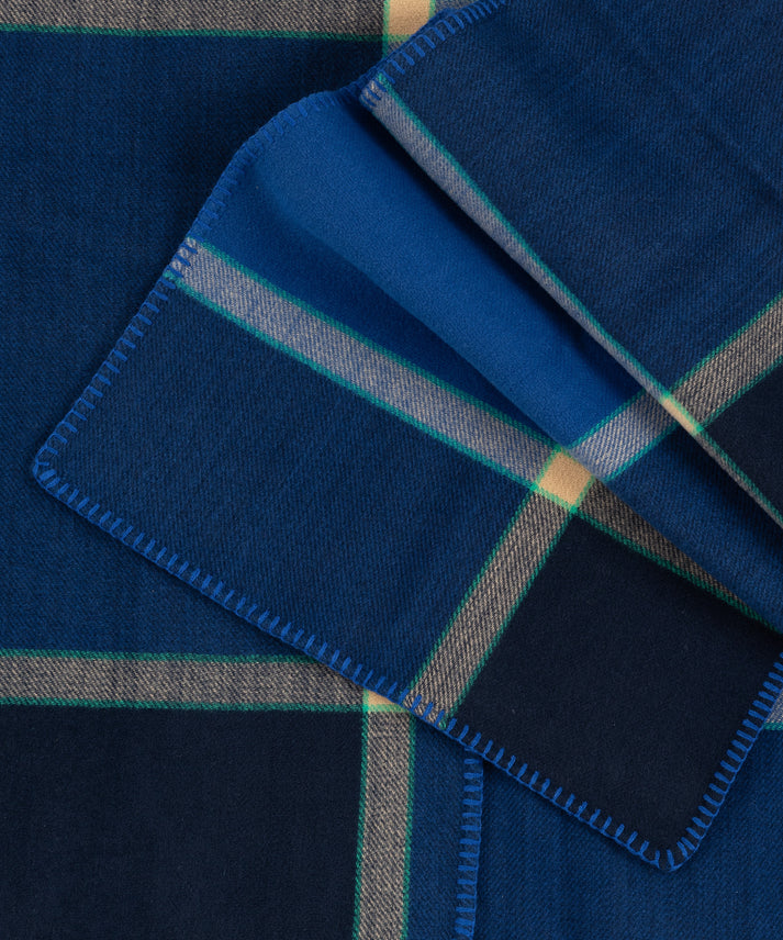 EXPLODED PLAID RUANA