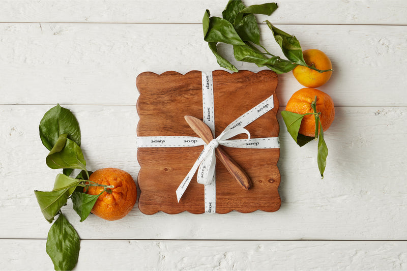 SQ SCALLOPED BOARD W/SPREADER