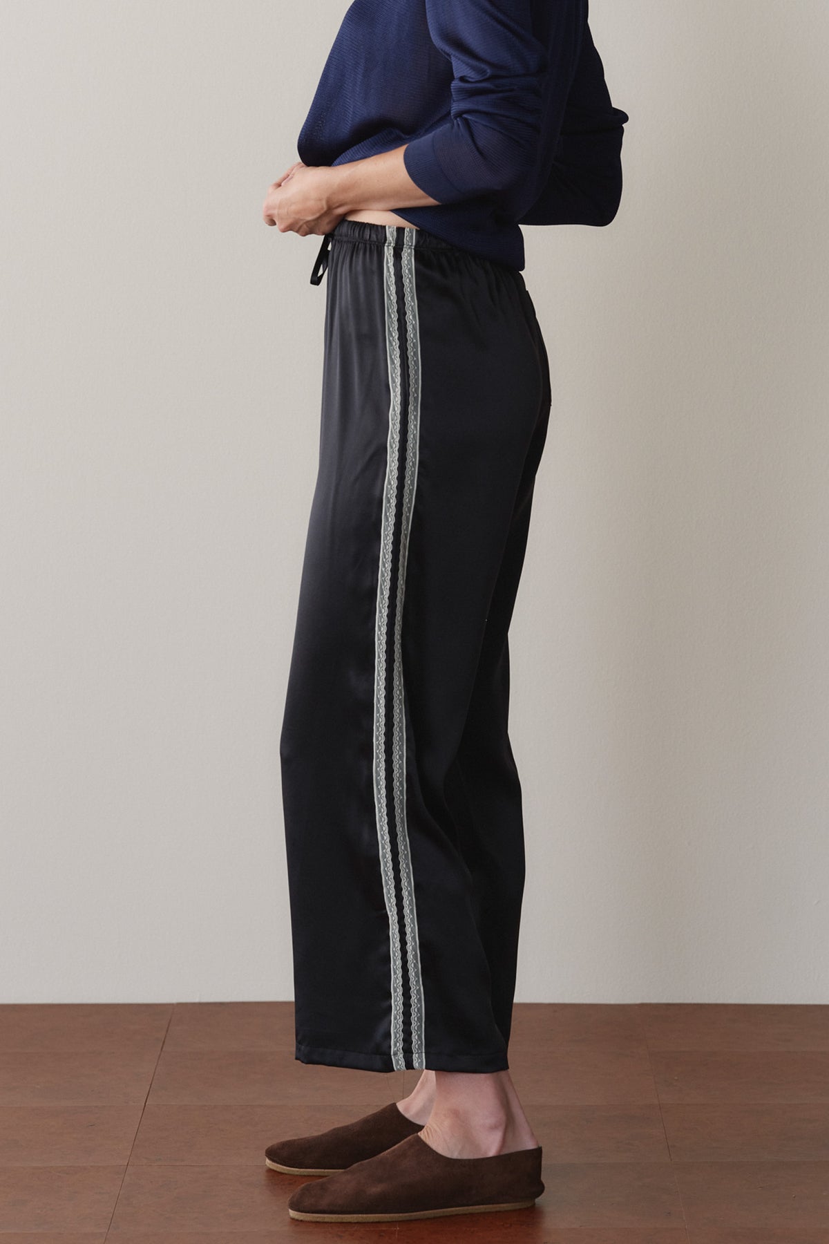 SILK LACE STRIPE CROP PANT