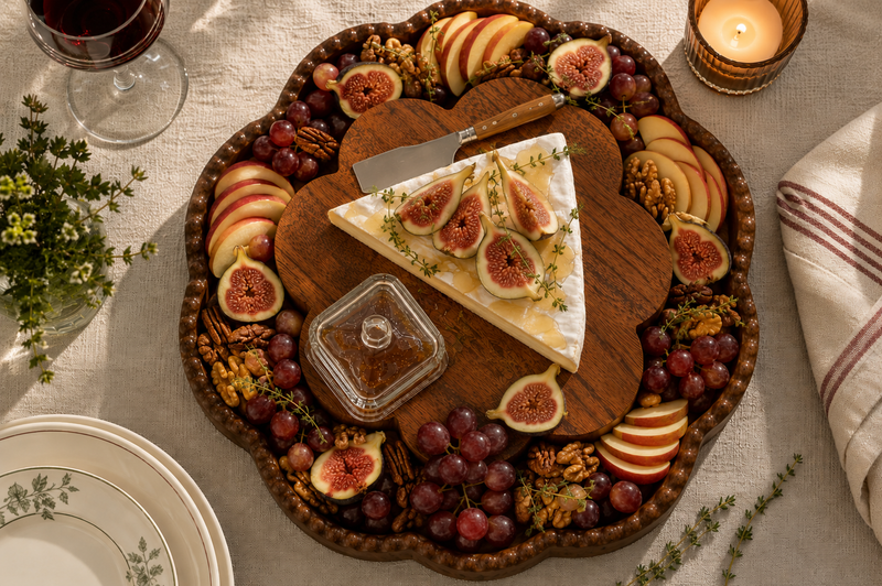 ENGLISH BREAD BOARD MEDIUM SCALLOPED