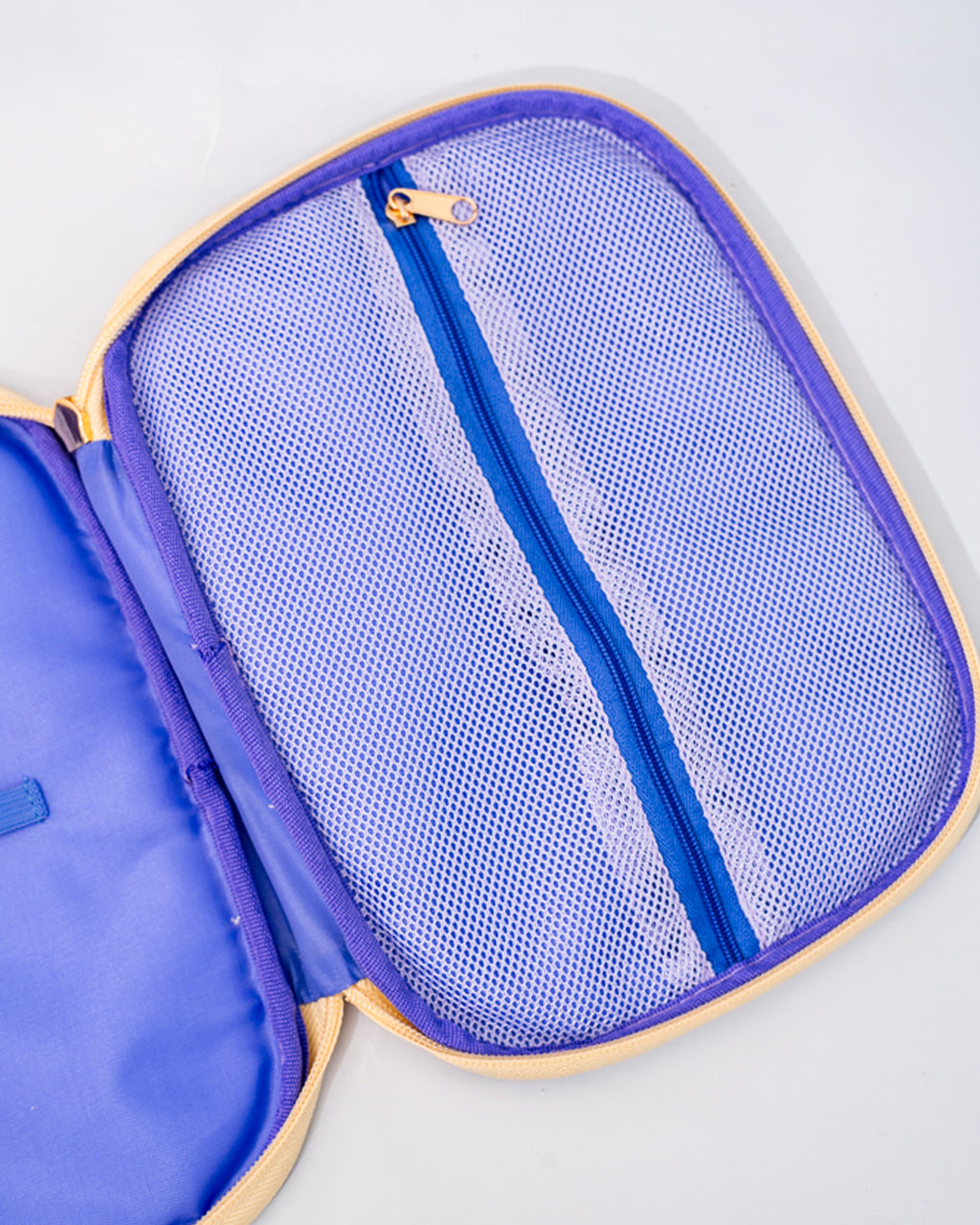 MOBILE TECH POUCH CHERRY HEARTS