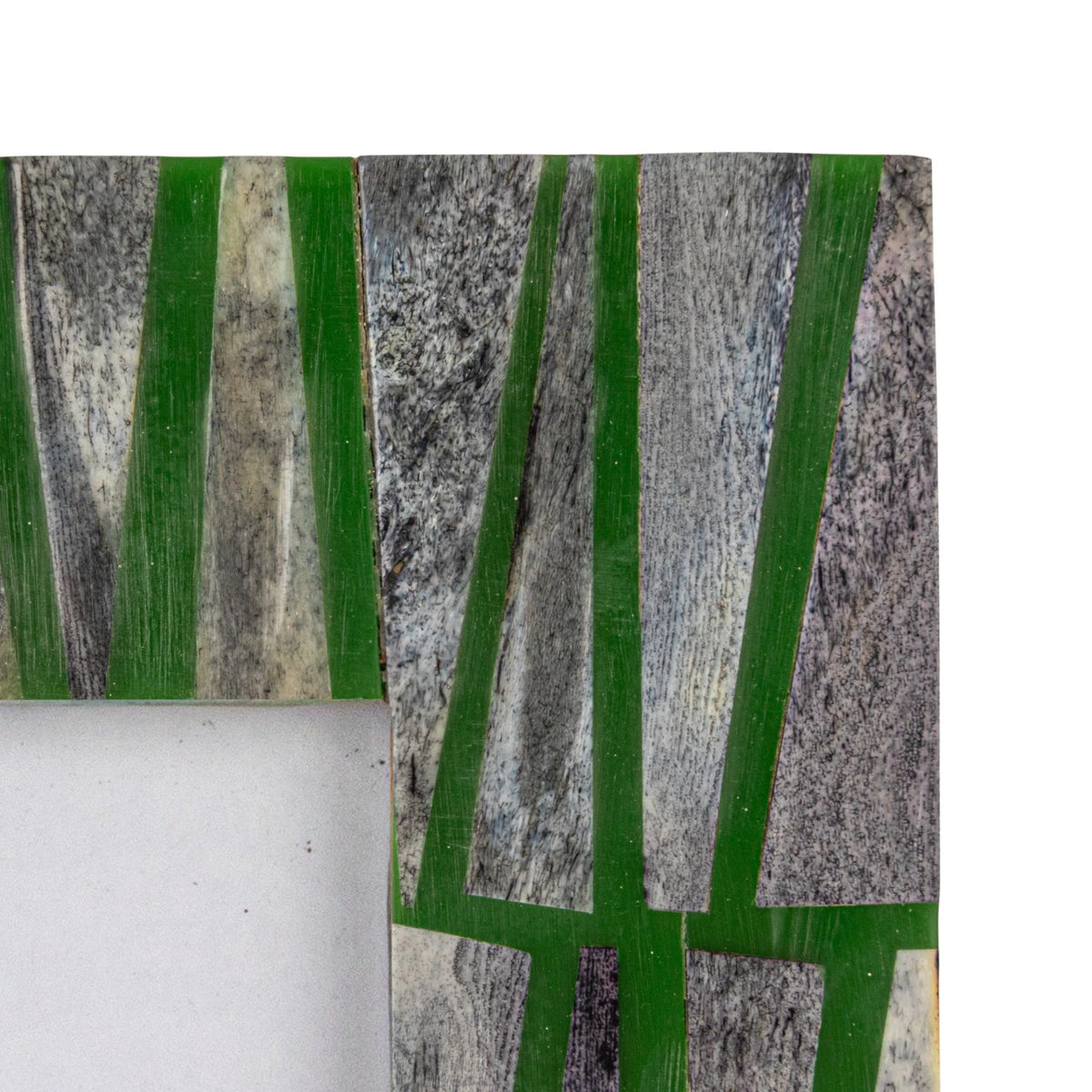 GREEN/WHITE PATTERED FRAME