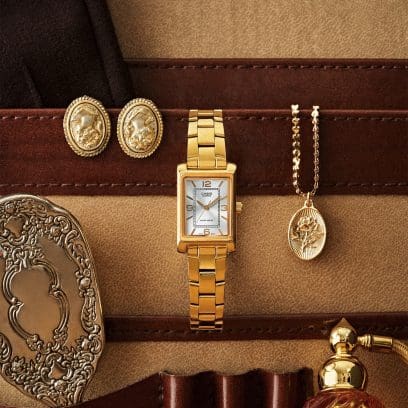 RECT GOLD TIMEPIECE