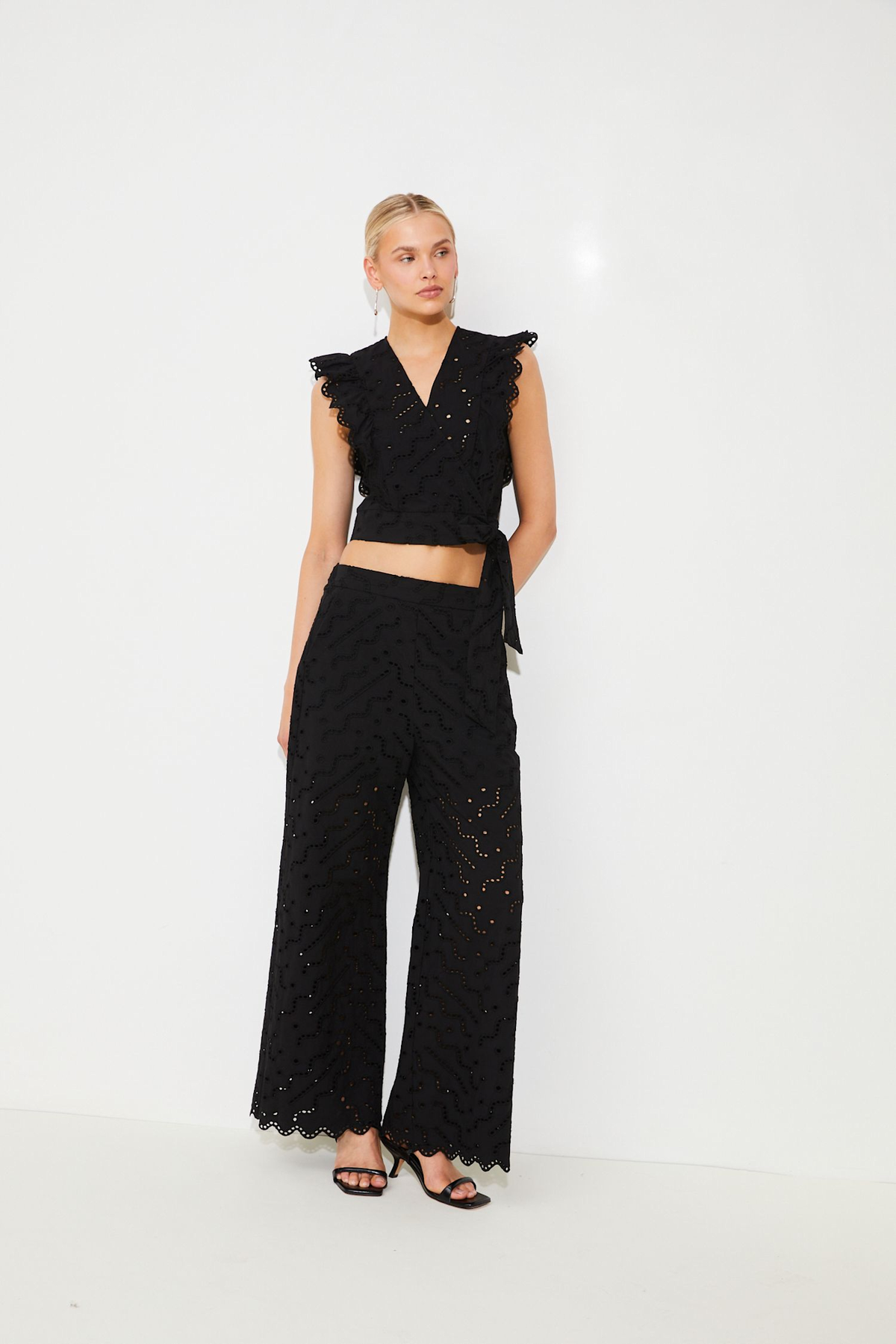 LILA WRAP TOP