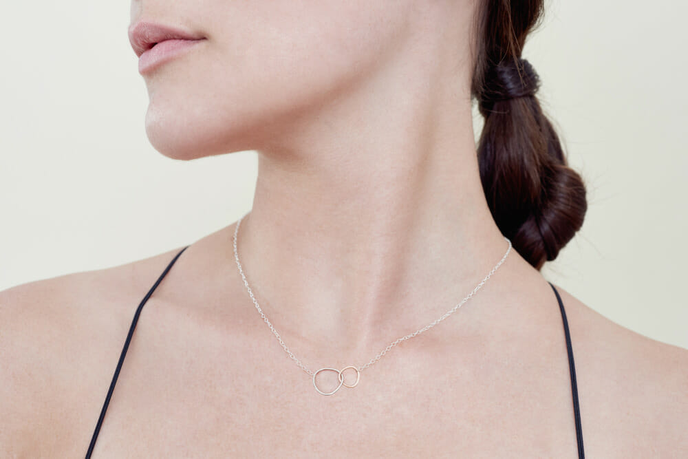 INTERLOCKING MIXED METAL NECKLACE