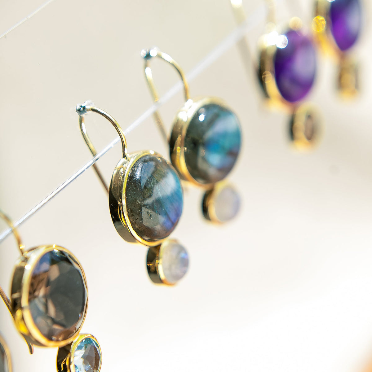 COLORBLOCK EARRING LAB/MOONSTONE