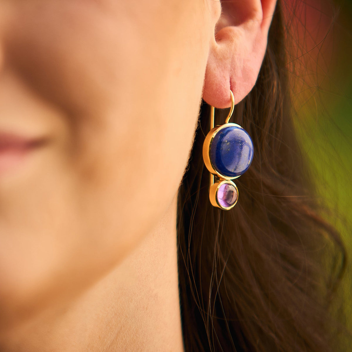 COLORBLOCK EARRING LAPIS/AMETHYST