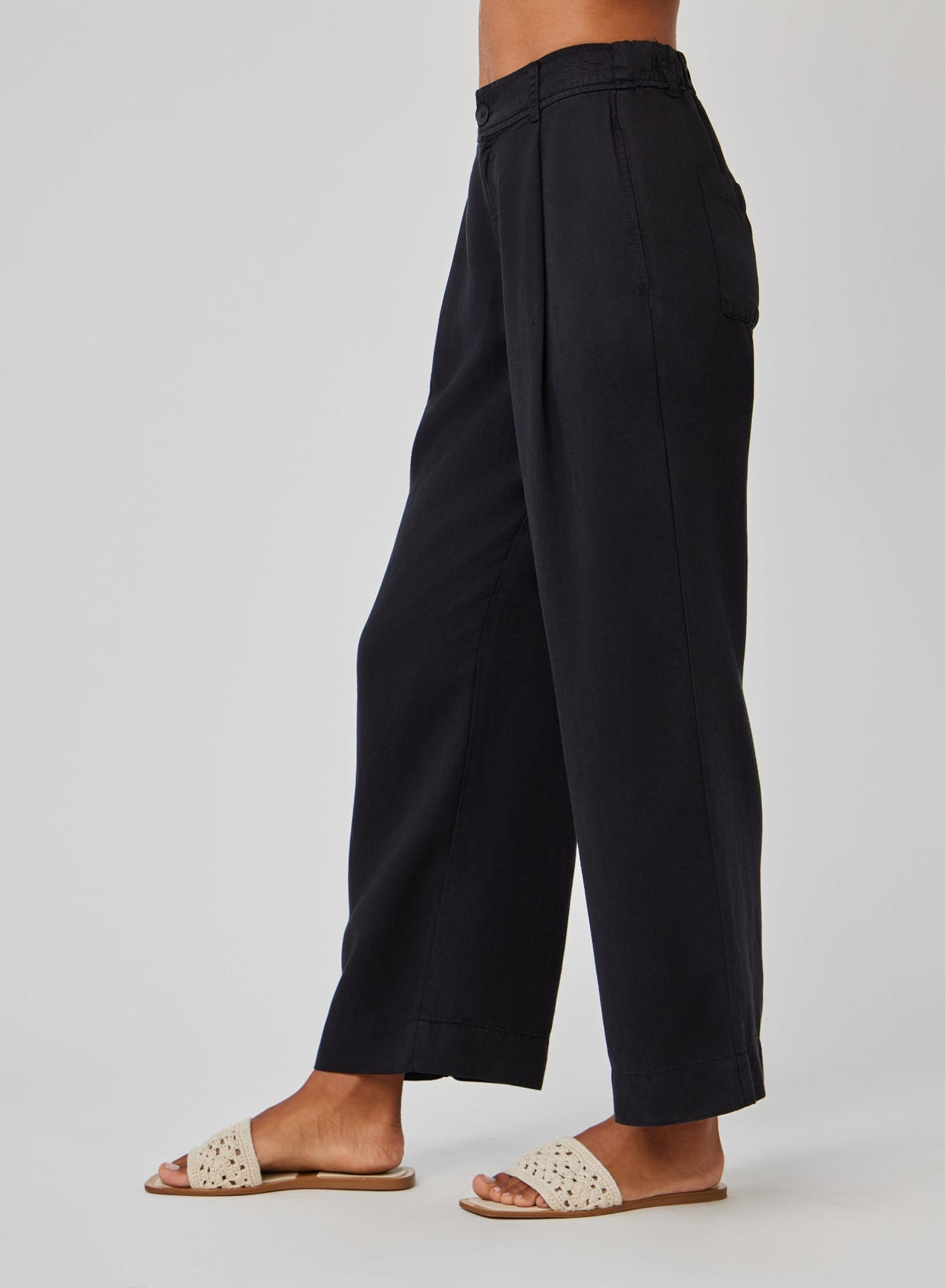 PLEATED WIDE LEG ANKLE PANT