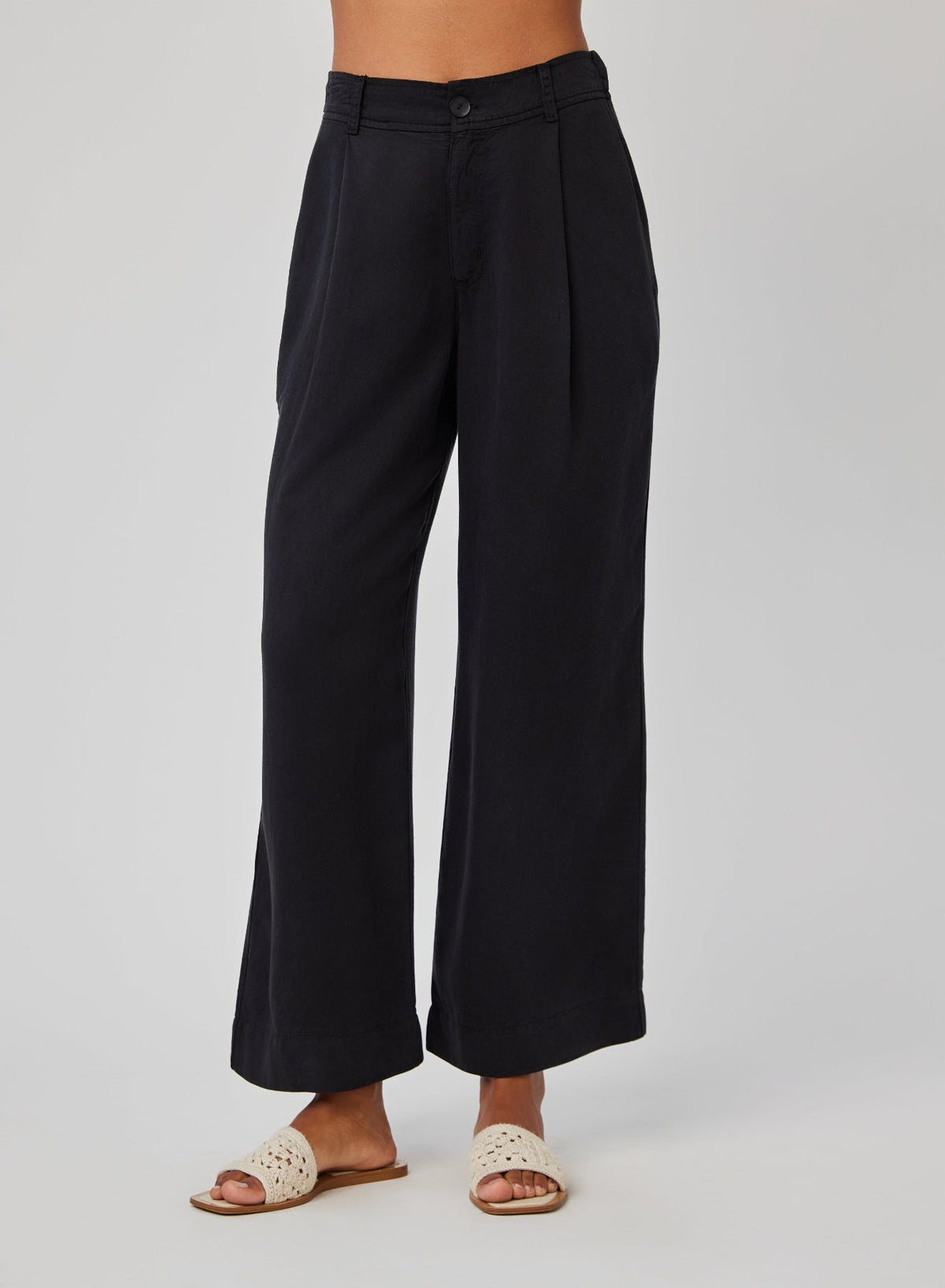 PLEATED WIDE LEG ANKLE PANT
