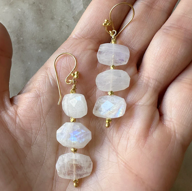 MOONSTONE EARRING