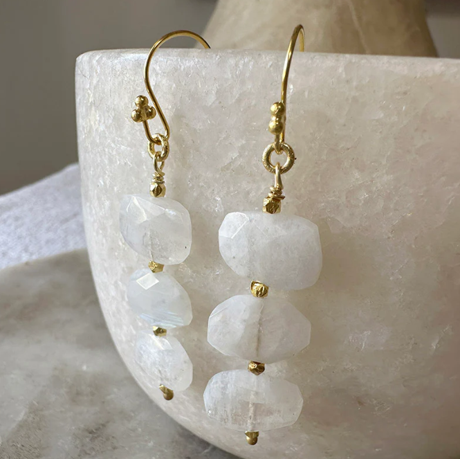 MOONSTONE EARRING