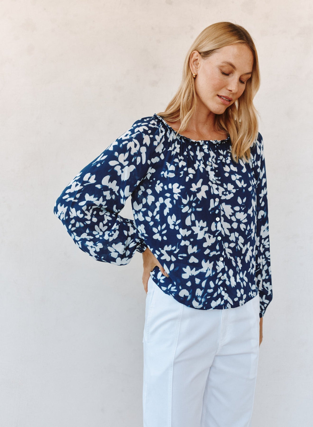RUFFLE NECK RAGLAN BUTTON DOWN