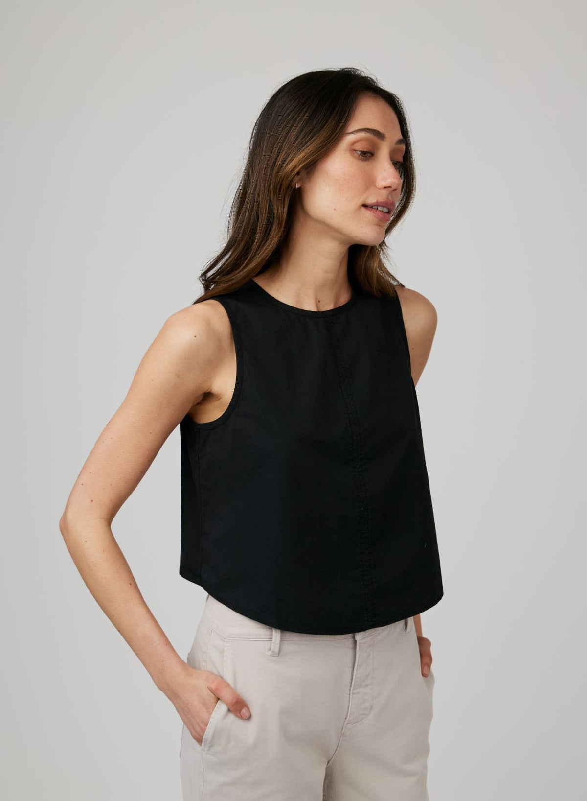 SLEEVELESS BUTTON BACK TOP