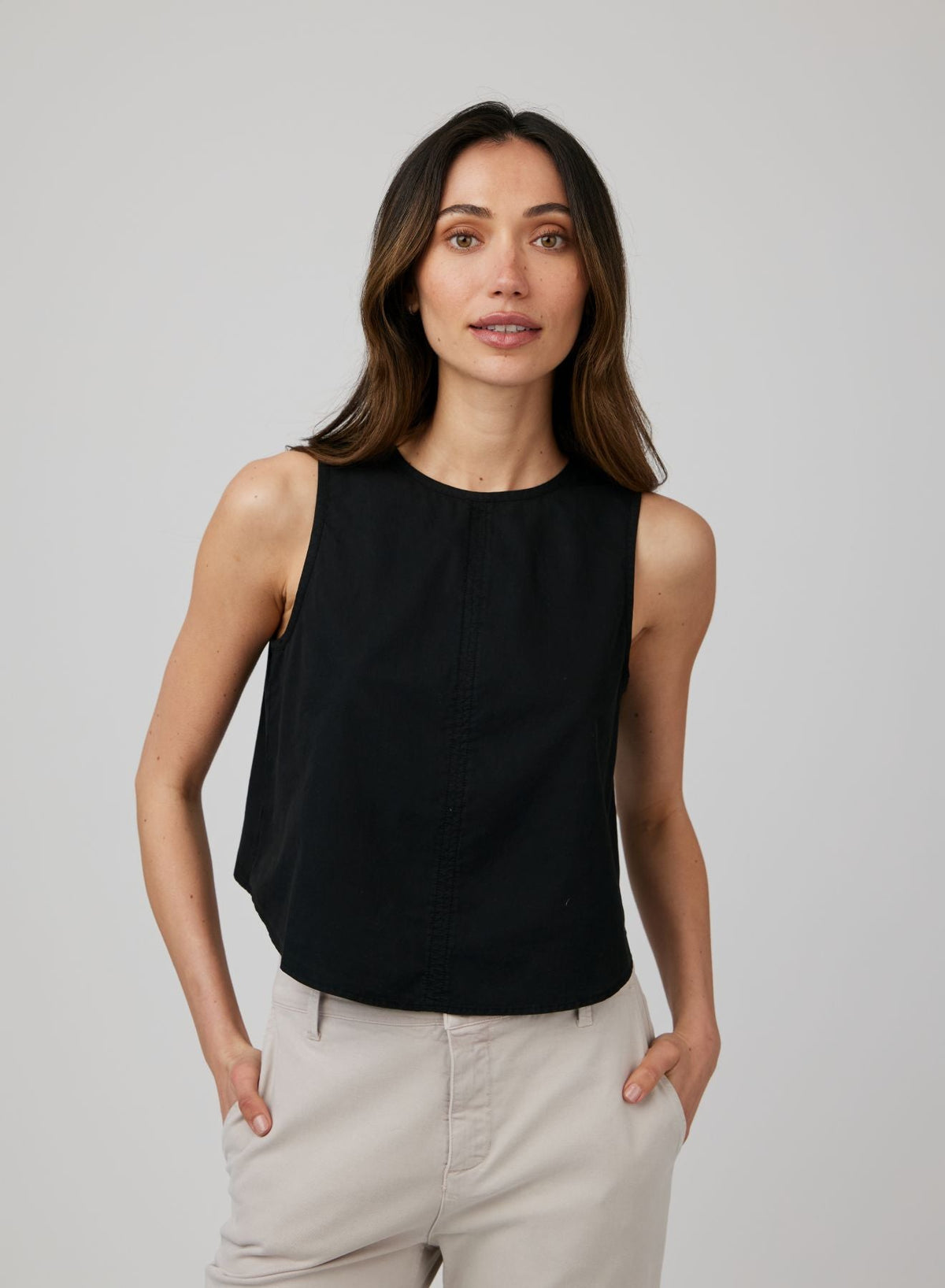 SLEEVELESS BUTTON BACK TOP