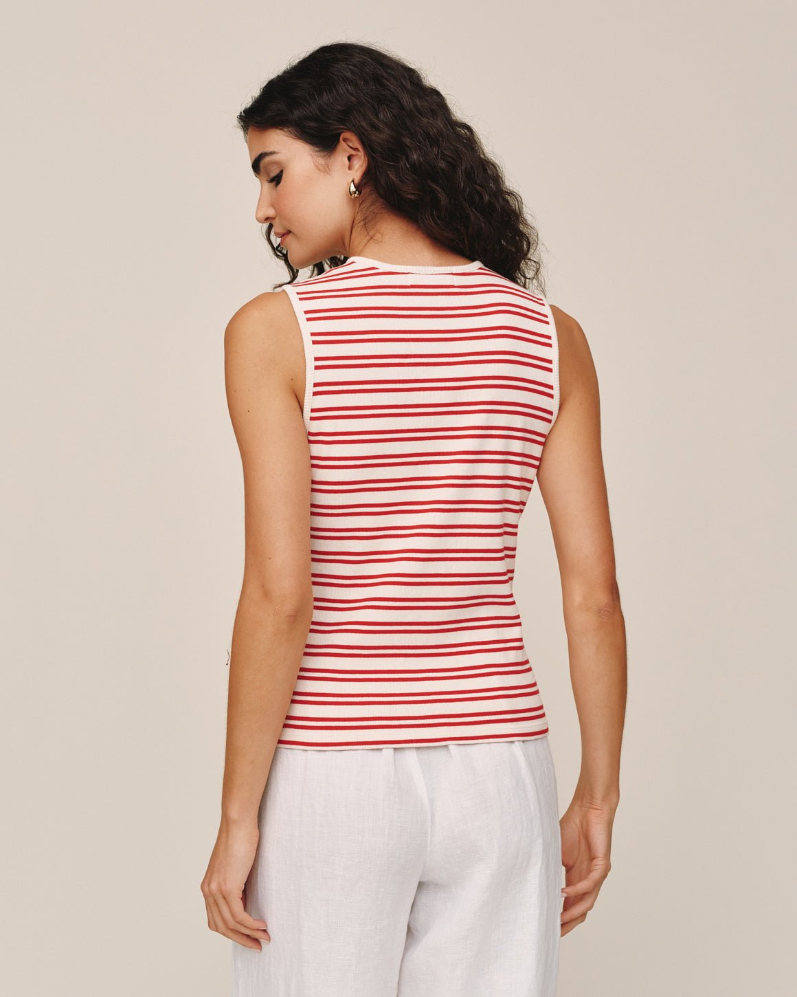 SLEEVELESS FITTED BUTTON DOWN TOP