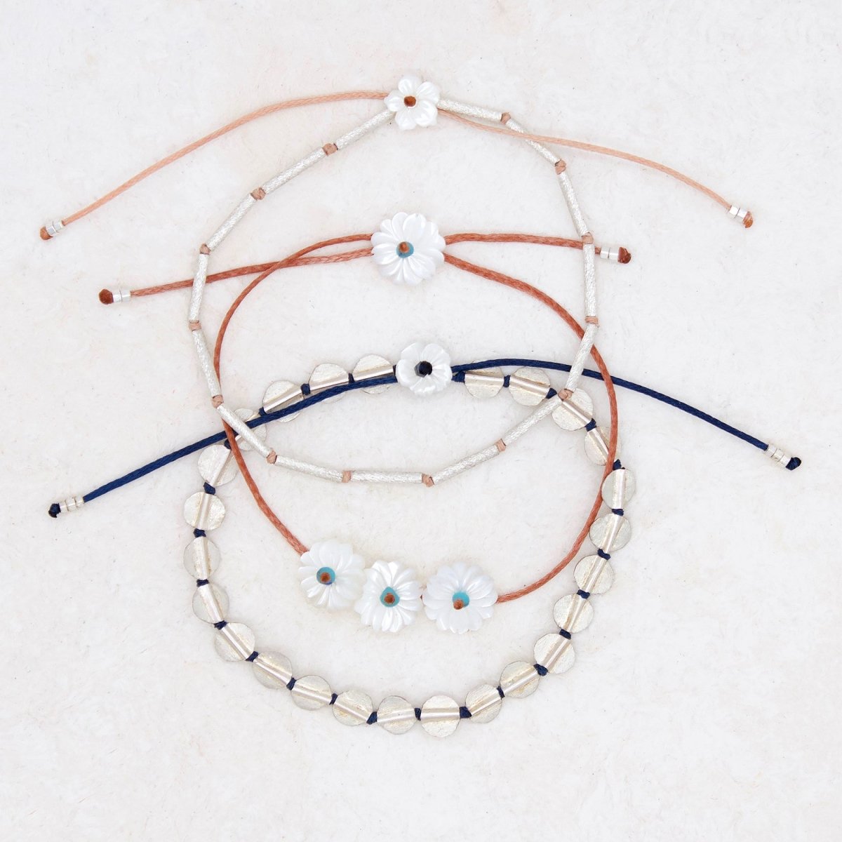 WHITE CHRYSANTHEMUM BRACELET