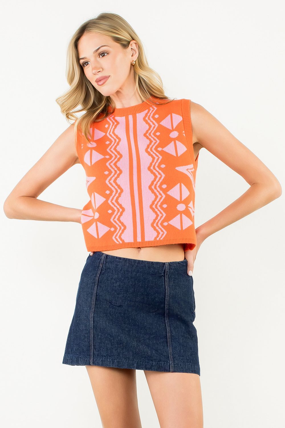 SLEEVELESS PATTERN KNIT VEST