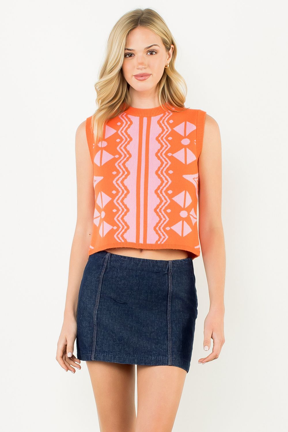 SLEEVELESS PATTERN KNIT VEST