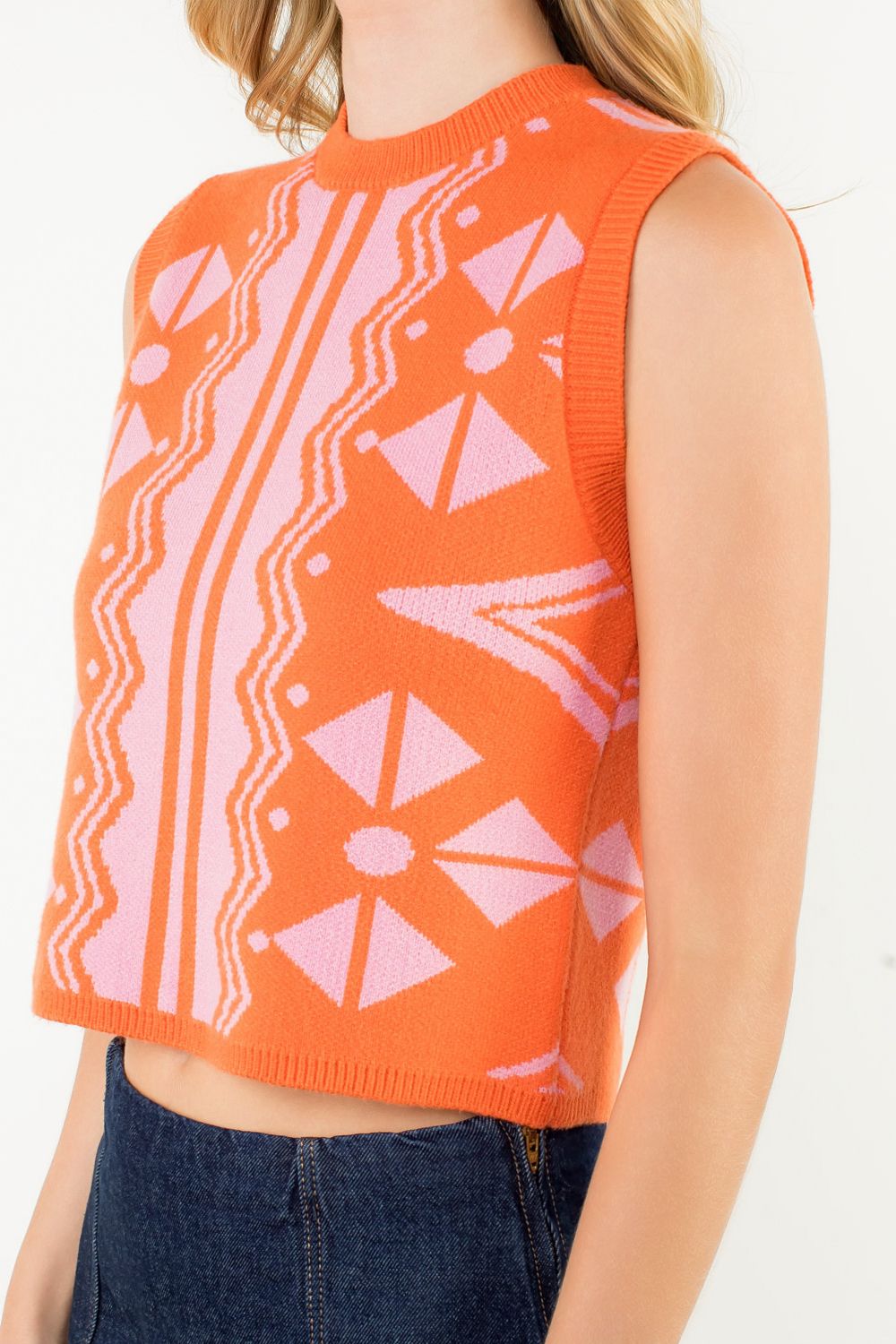 SLEEVELESS PATTERN KNIT VEST
